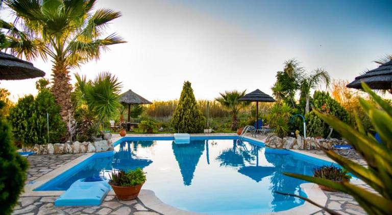 Lovely holiday apartment with yard, private pool & terrace | Good for workation | Pets allowed in Lefkada