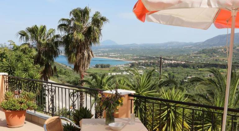 Wonderful serviced apartment with terrace & pool | Pet-friendly — photo 4