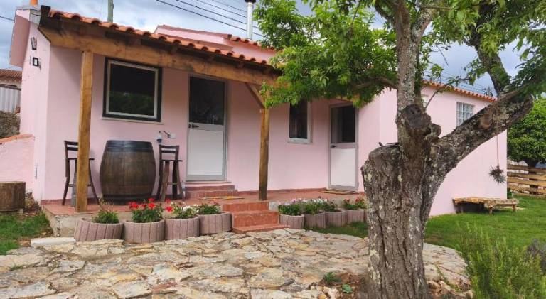 Lovely chalet with barbeque, patio & garden | Pets are welcome in Coimbra