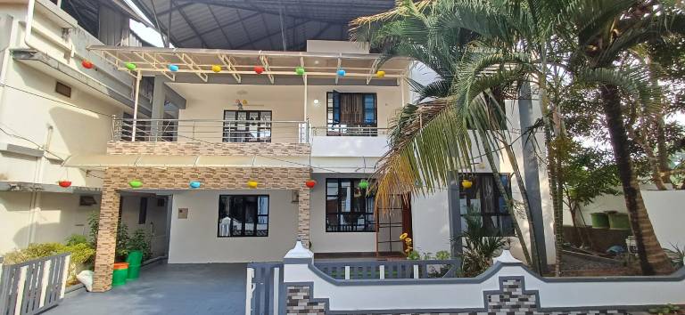 Airport villa