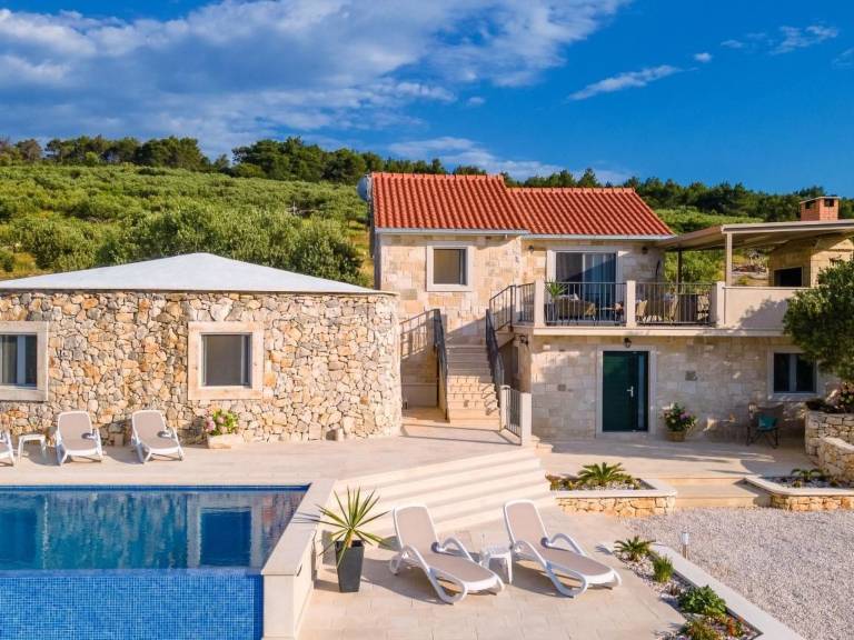 House with terrace, yard & barbecue — photo 3
