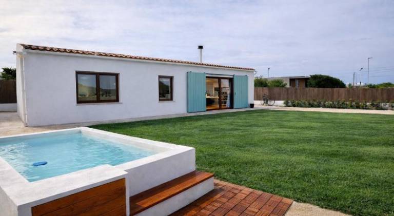 Villa with private pool, yard & patio in Cartagena