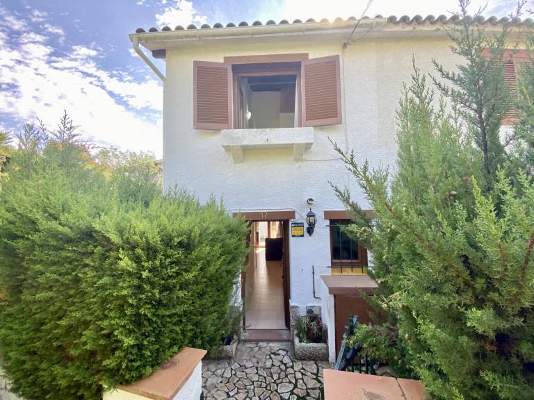 Villa with pool, terrace & yard — photo 2