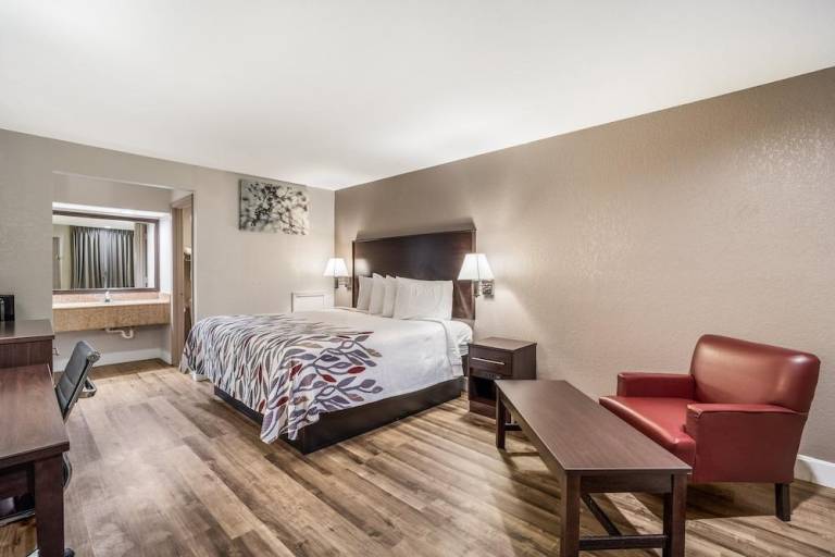 Travelers Inn & Suites — photo 2