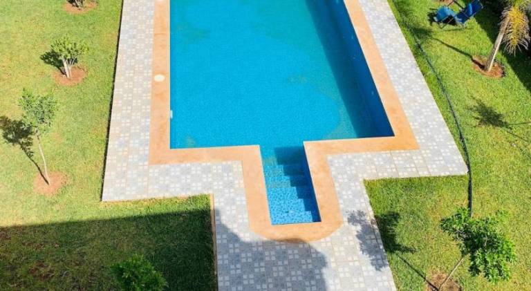 Apartment with pool — photo 4