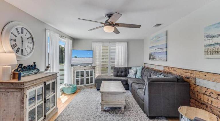Fully equipped vacation home with BBQ & yard | Close to the beach | Suitable for remote work | Pet-friendly — photo 2