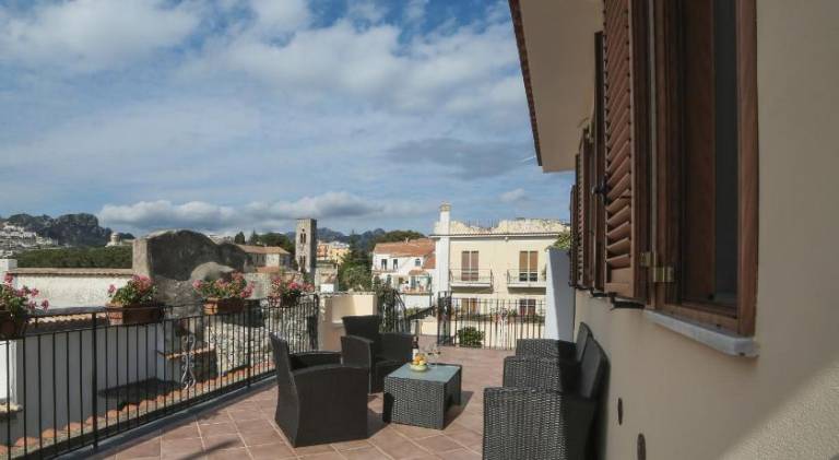 Wonderful serviced apartment with yard & patio | Dogs allowed — photo 4