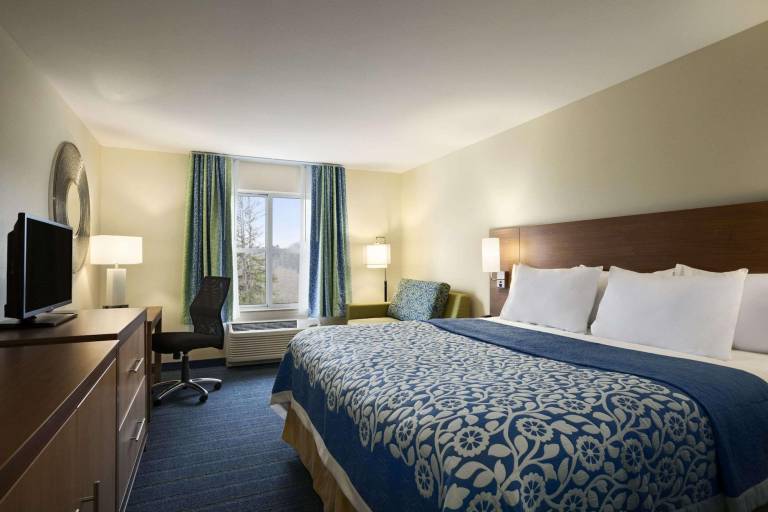 Sleep Inn & Suites Altoona North — photo 2