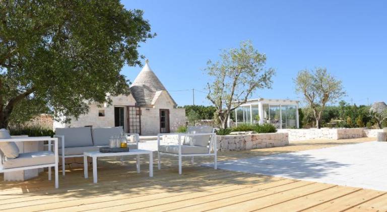 Villa with pool — photo 5