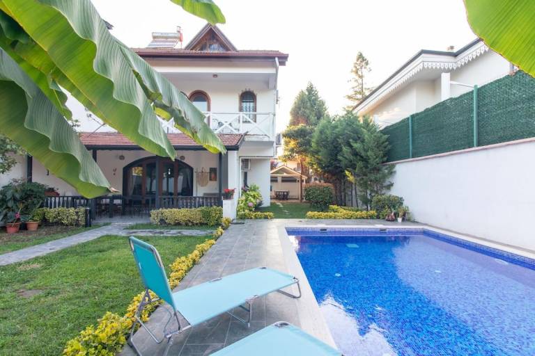 4BR all AC Pool BBQ Garden on Bagdat Ave Kirkpinar in Sapanca