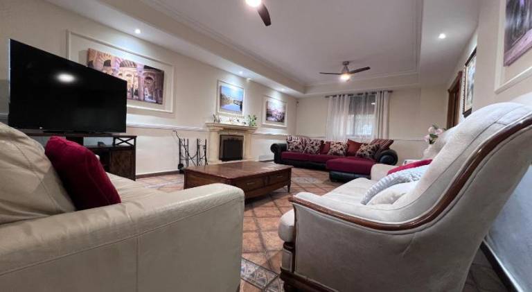 Fully equipped house with private pool, BBQ & patio | Suitable for remote work | Pets allowed — photo 2