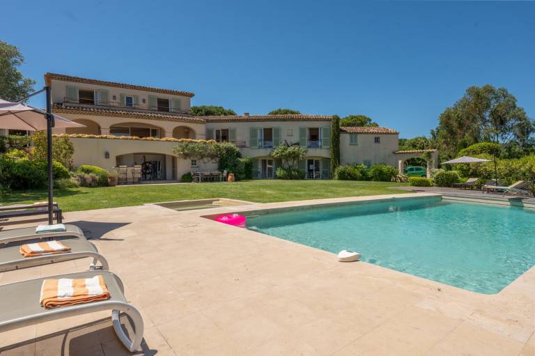 Villa with patio, yard & grill | Dogs allowed — photo 2
