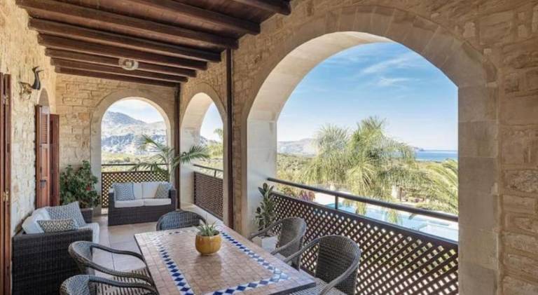 Aloni House - Spacious secluded villa with pool, up to 10 guests — photo 2