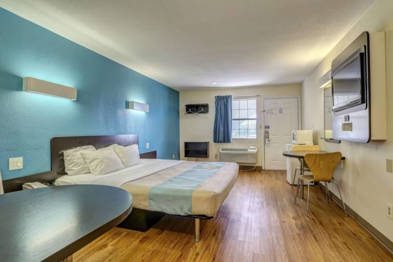 Motel  Dickson