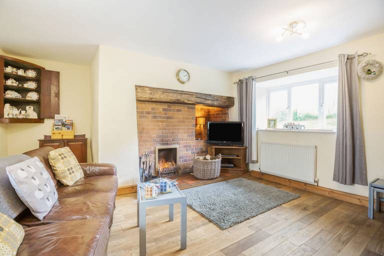 Family-oriented cottage with yard | Pets are welcome — photo 3