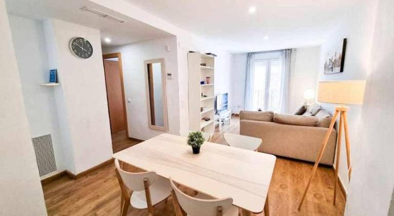 Holiday apartment | Near Cathedral-Basilica of Our Lady of the Pillar | Good for workation — photo 3