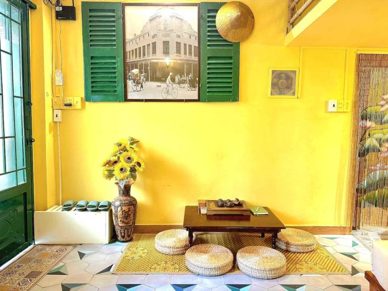 NEXT TO Ben Thanh Market Vietnamese-style Duplex — photo 3