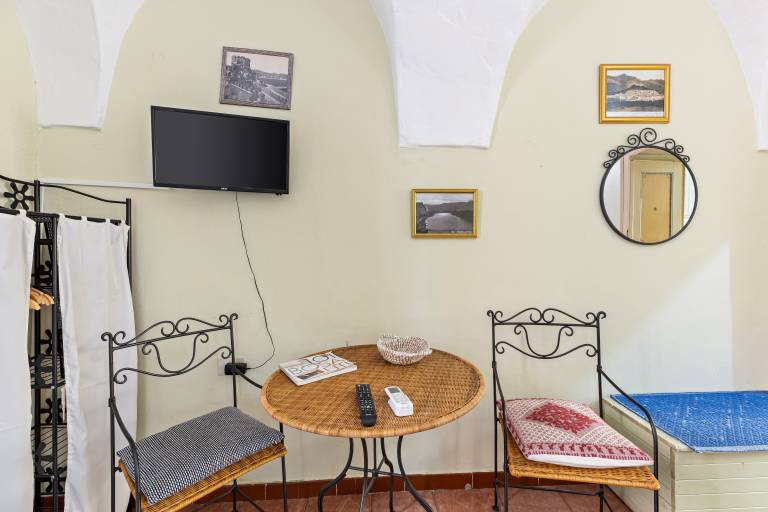 Romeo & Giulietta Rooms: Double room in Bosa's historic center — photo 4