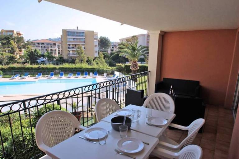 Apartment with terrace & pool in Sainte-Maxime
