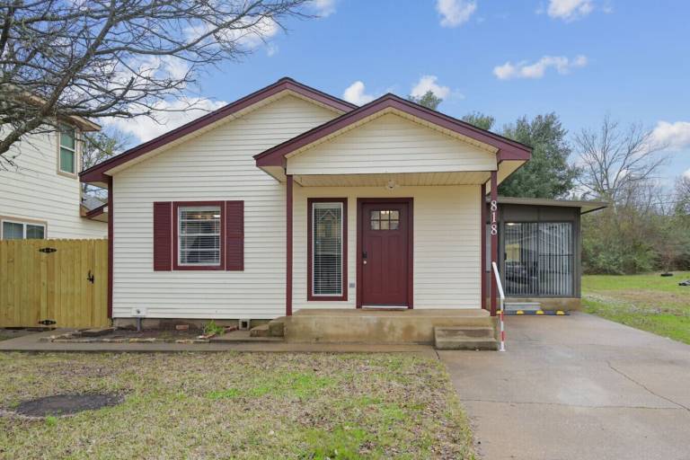 House College Station