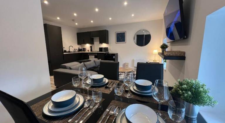 Serviced apartment | Next to Liverpool Cathedral | Good for workation | Pets allowed — photo 2