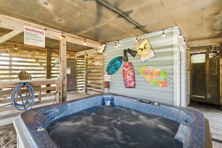 A Pearl in the Oyster 100 ft to the beach Hot Tub and Dog Friendly — photo 4