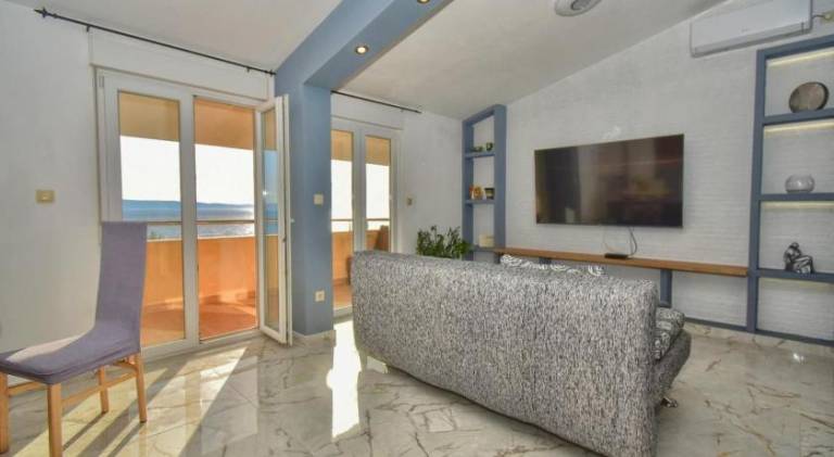 Rental apartment with terrace, barbeque & pool — photo 2