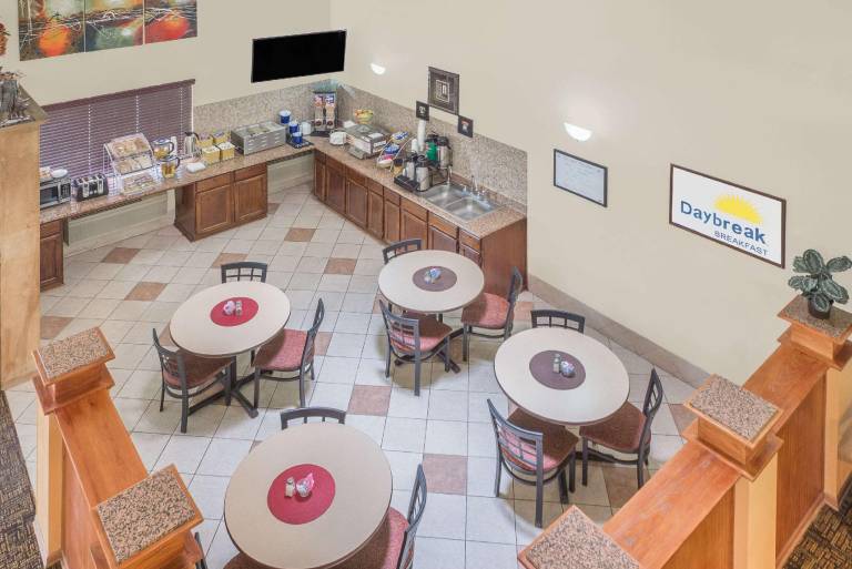 Days Inn by Wyndham Lamar — photo 4