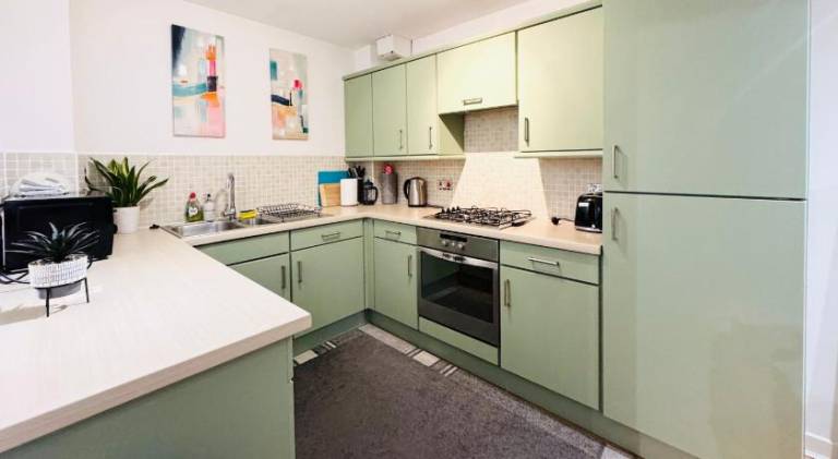 Sunny Spacious Retreat Near Royal Mile with Free Parking and Lift — photo 4