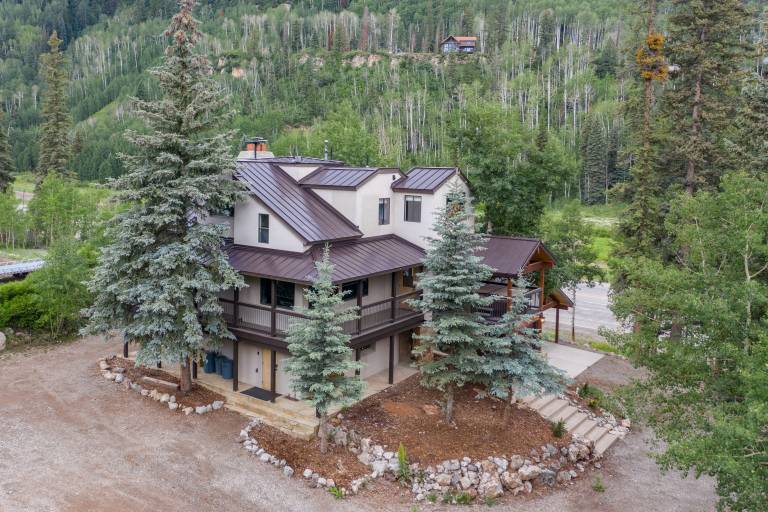 Mountain Home Across from Purgatory - Views, Hot Tub, Game Room, AC — photo 2