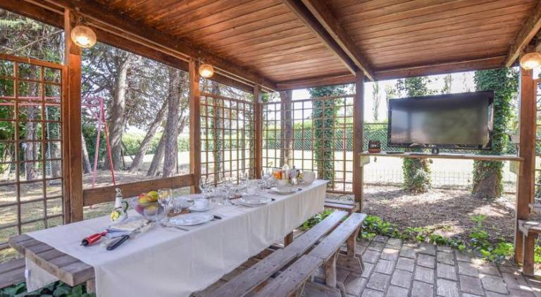 Villa with grill, yard & private pool — photo 3