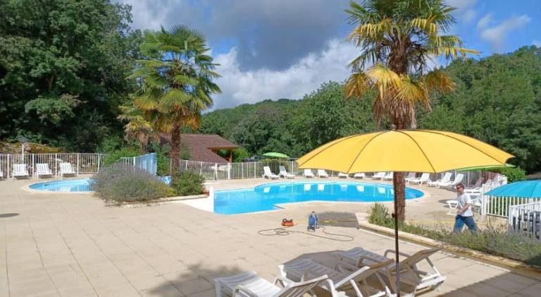 Chalet with pool — photo 3
