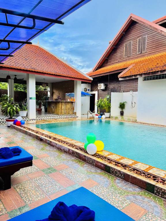 Vacation home with barbecue, pool & yard in Siem Reap