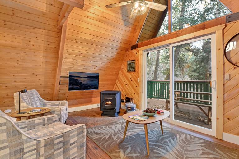 Cabin with BBQ | Mountain view in San Bernardino, CA