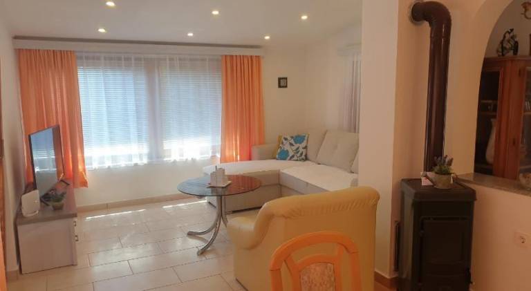 Holiday apartment with yard & terrace | Pet-friendly — photo 2