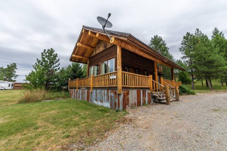 Cabin  Hungry Horse