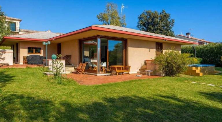 Villa with sauna, hot tub & pool | Next to the beach | Pet-friendly in Arenzano