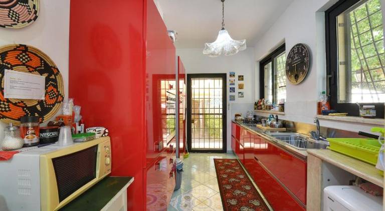 Villa with barbeque, terrace & yard — photo 4