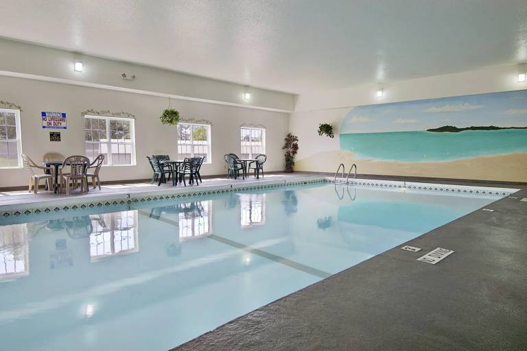 Iron Mountain Inn & Suites MI US 2 — photo 2