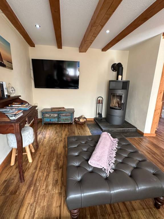 Die liebevoll eingerichtete Wohnung im Cottage auf 45 qm bietet Platz für zwei Personen mit Gartenanteil und Holzterasse. — photo 3
