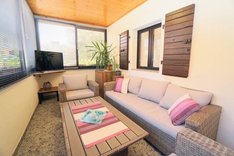 Holiday apartment with yard & terrace — photo 4