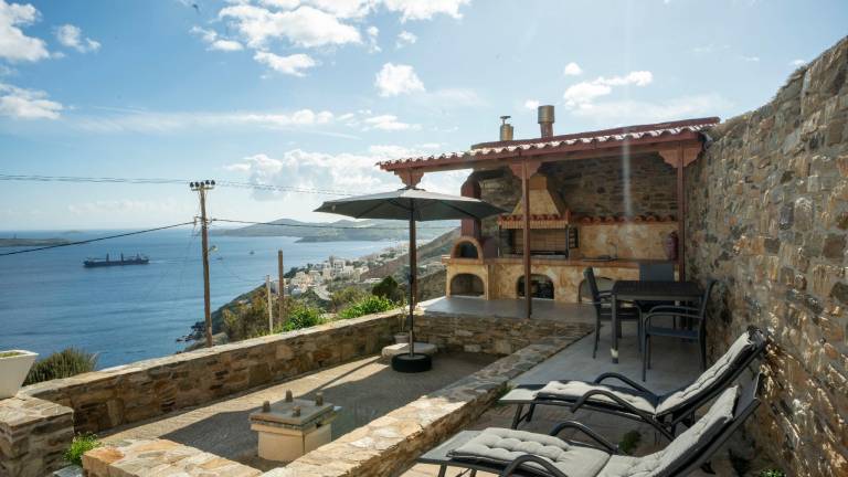 Vacation home with jacuzzi, yard & BBQ | Perfect for remote work — photo 4