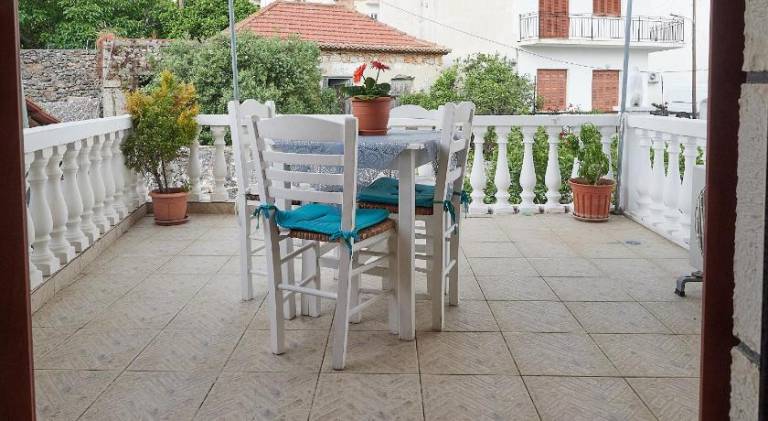 Apartment with terrace — photo 5