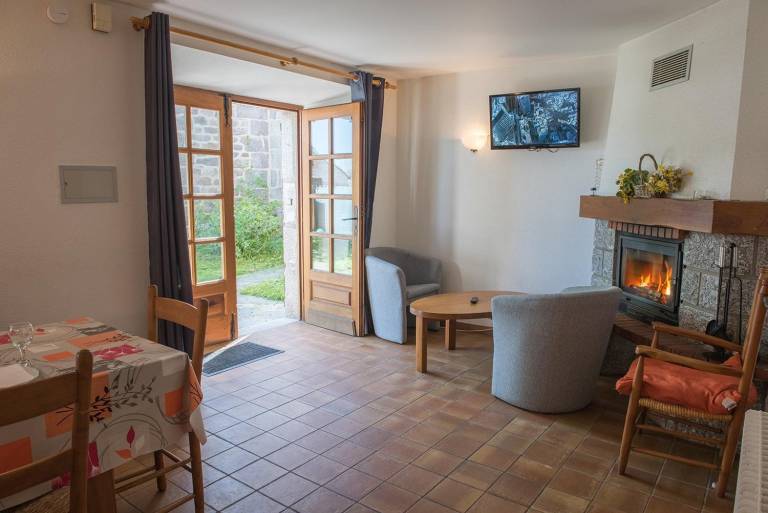 Gite with patio & yard — photo 2