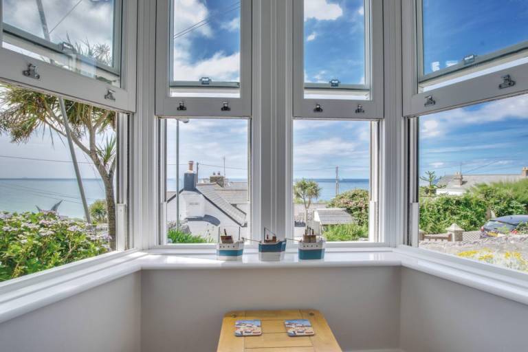 Family-oriented cottage with garden | Water view | Next to the beach | Pet-friendly in Helston