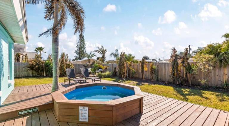 House with pool — photo 3