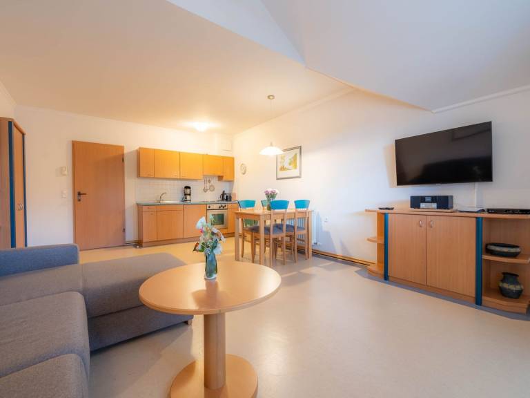 Klassik Ferienwohnung mit 1 Schlafzimmer und Balkon im Dachgeschoss — photo 2