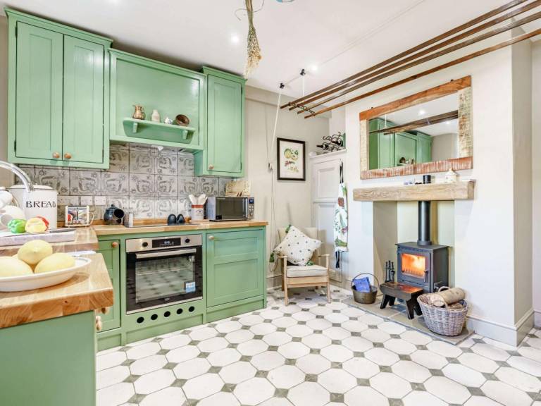 Fully equipped cottage with yard & jacuzzi | Dogs allowed — photo 3