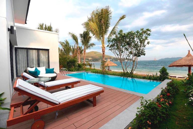 Villa with yard & pool | Perfect for remote work | Pets allowed — photo 5