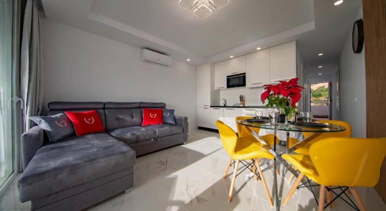 Rental apartment with pool & patio — photo 4